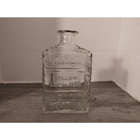 Vintage IW Harper Kentucky Bourbon Whiskey Glass Decanter Bar Bottle - Picture 8 of 9